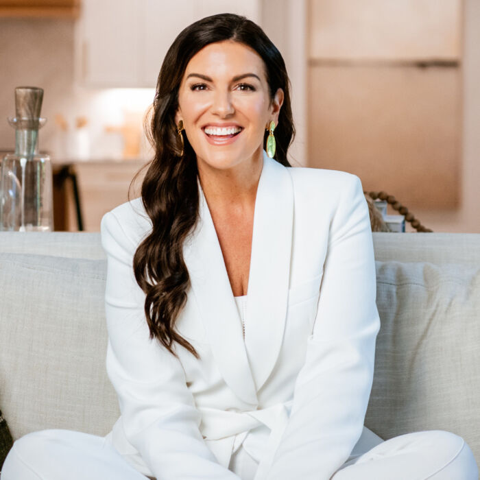 amy-porterfield-headshot-700x700 